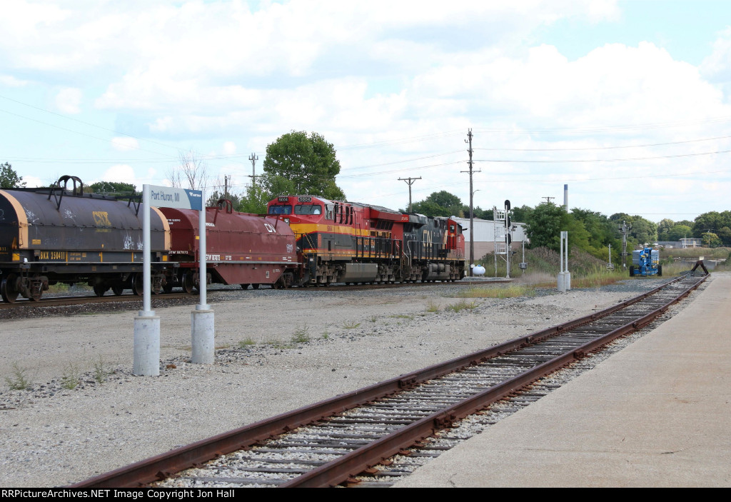 A492 starts downhill toward the US portal of the tunnel under the St Clair River